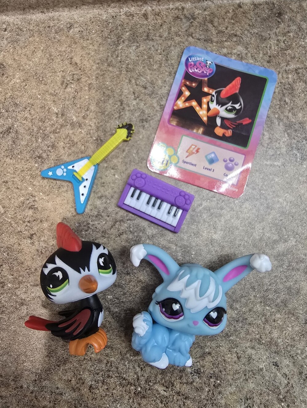 Littlest Pet Shop Blue Bunny & Black Red-Accented Bird Playset with Instruments